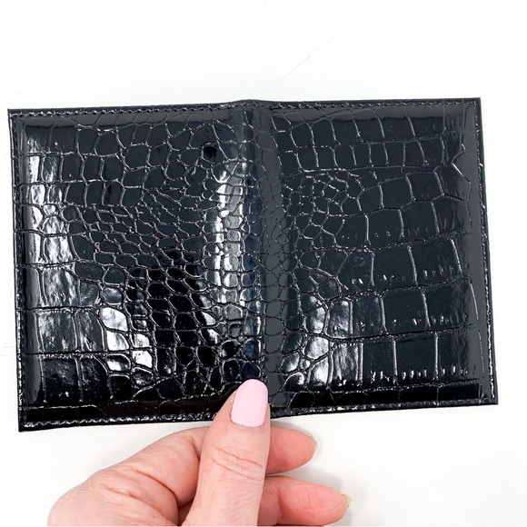 NEW Faux Leather CrocEmbossed CDC Vaccination Card Record Protector Holder Black - Picture 4 of 4